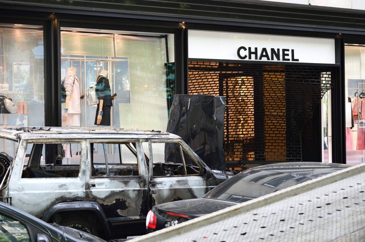 Zādzība Chanel Boutique