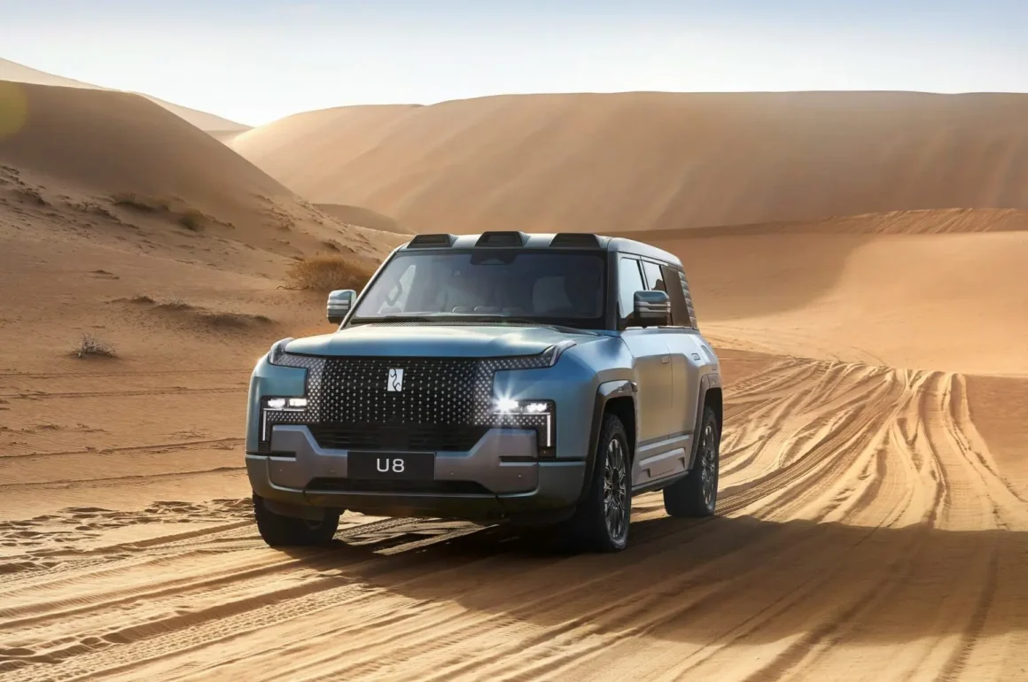 Yangwang U8 no jauna definē luksusa apvidus auto