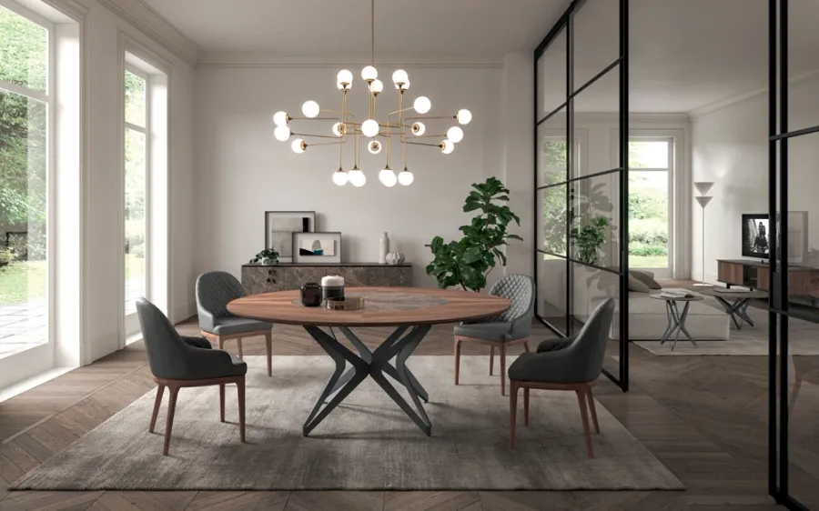 Elegants ēdamistabas galds