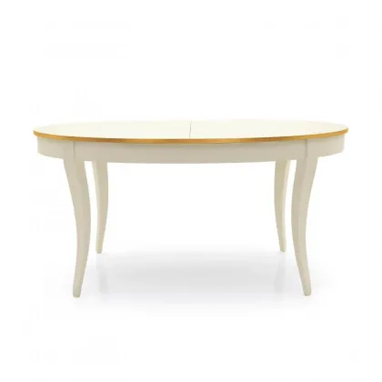 Elegants ēdamistabas galds