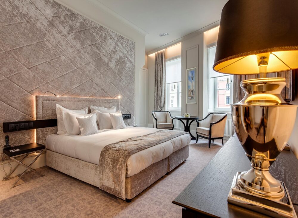 Kādi luksusa viesnīcas ir Varšavā