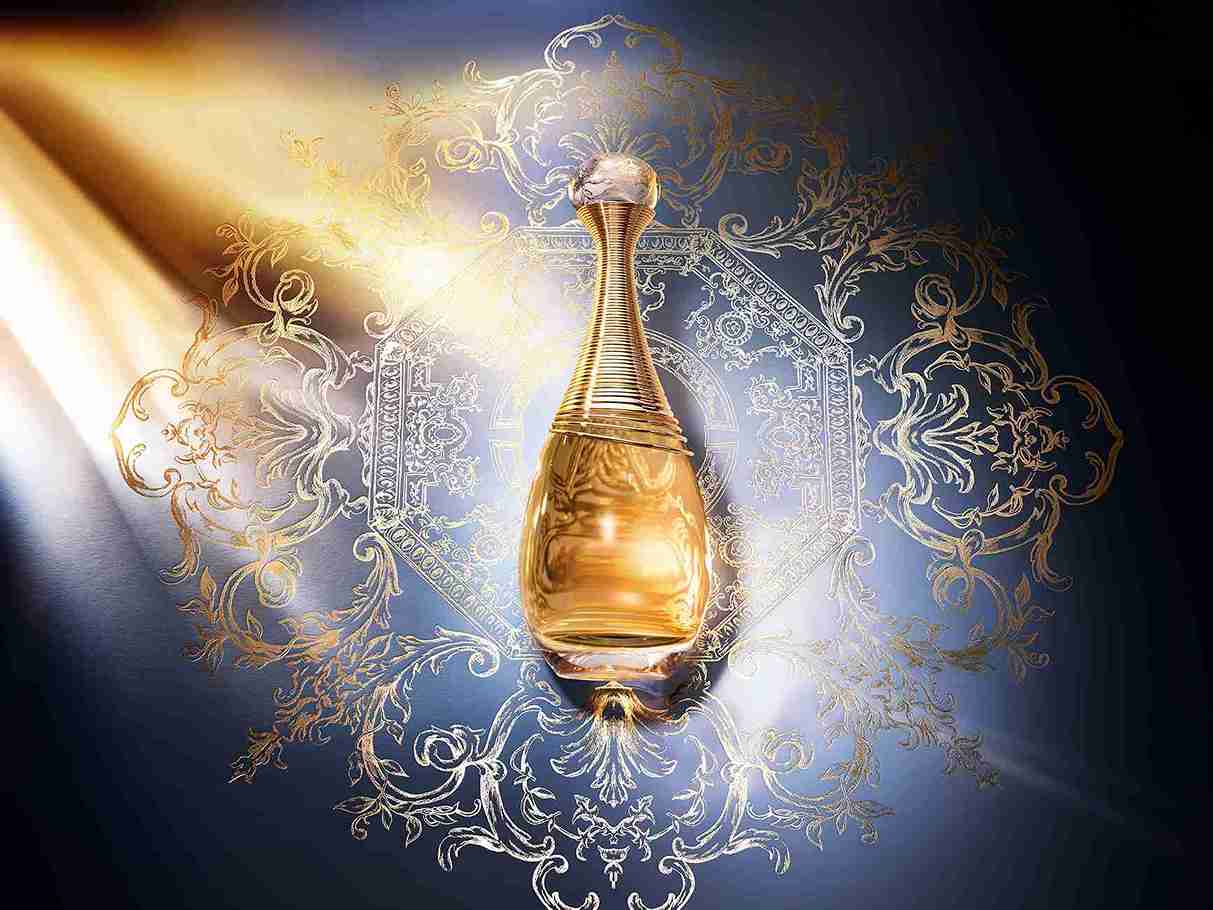 Vispievilcīgākā smarža, ko sieviete var valkāt Dior