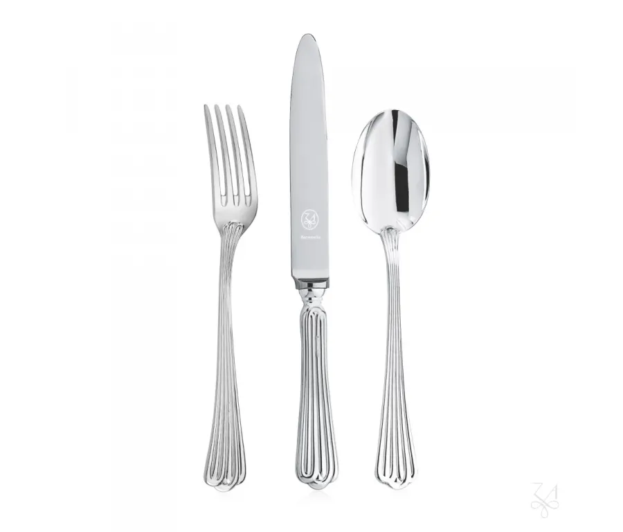 Kādi ir galda klāšanas noteikumi