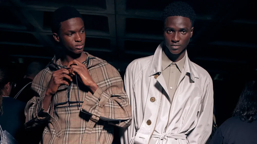 Burberry jaka Kā atpazīt